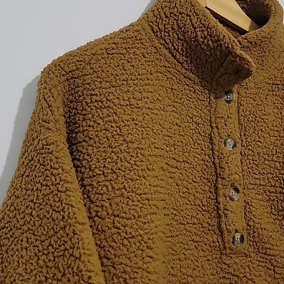 AERIE WOMEN'S SHERPA QUATER BUTTON UP OVERSIZED SWEATER - Picture 3 of 10